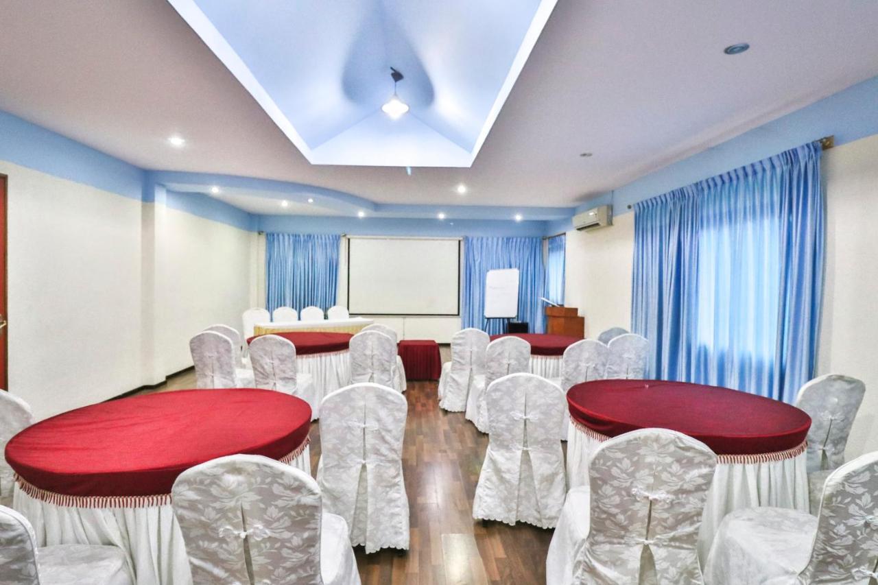 Palette - Holiday Palms Otel Bangalore Dış mekan fotoğraf