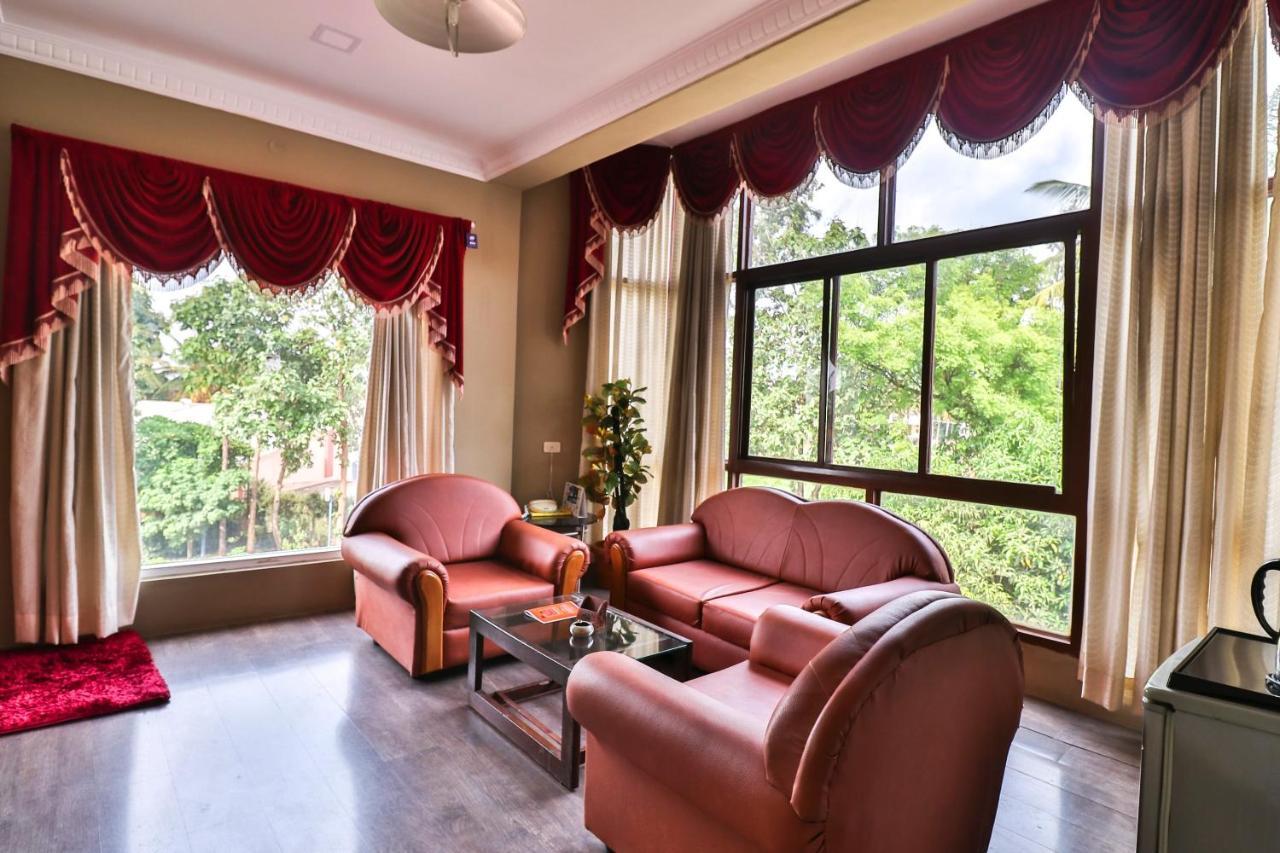 Palette - Holiday Palms Otel Bangalore Dış mekan fotoğraf