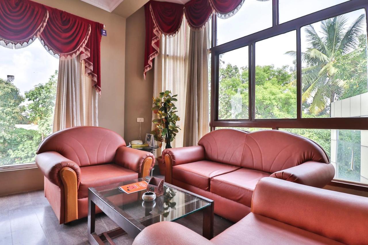 Palette - Holiday Palms Otel Bangalore Dış mekan fotoğraf